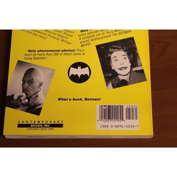 The Official Batman Batbook - Picture 7 of 8